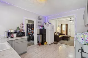 418 Adams St, Rockford, IL 61107 - Photo 9