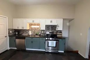 1000 Adams Ct, Carpentersville, IL 60110 - Photo 9