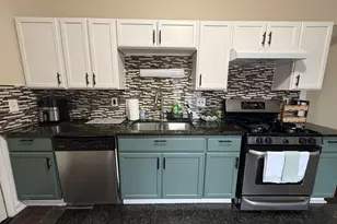 1000 Adams Ct, Carpentersville, IL 60110 - Photo 7