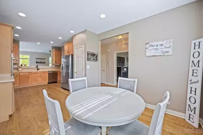 725 Bohannon Circle, Oswego, IL 60543 - Photo 5