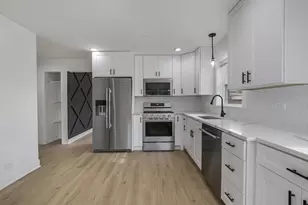 8058 S Wood St, Chicago, IL 60620 - Photo 7