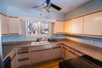 100 Warren Place, Dekalb, IL 60115 - Photo 7