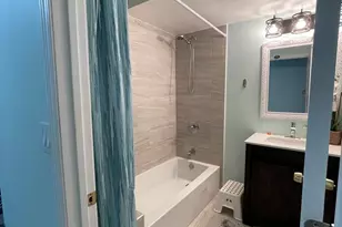 200 W Thacker St, Hoffman Estates, IL 60169 - Photo 3