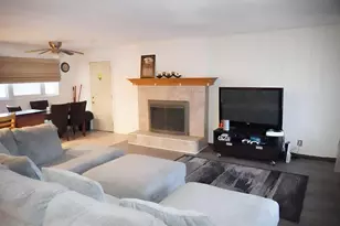 215 Hawthorne Cir, Joliet, IL 60433 - Photo 3