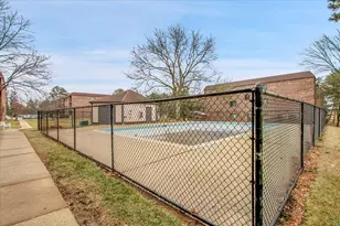 1002 Castilian Ct, Glenview, IL 60025 - Photo 19