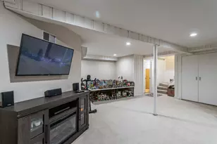 8334 Harding Ave, Skokie, IL 60076 - Photo 21