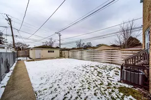 10714 S Calumet Ave, Chicago, IL 60628 - Photo 23