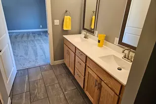 215 E Sale St, Tuscola, IL 61953 - Photo 23