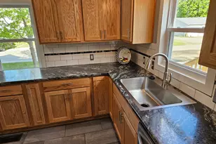 215 E Sale St, Tuscola, IL 61953 - Photo 15