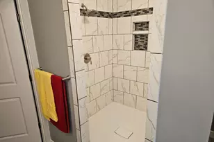 215 E Sale St, Tuscola, IL 61953 - Photo 25