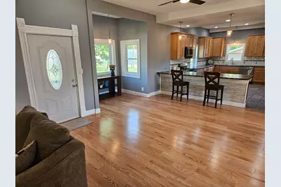 215 E Sale Street, Tuscola, IL 61953 - Photo 7