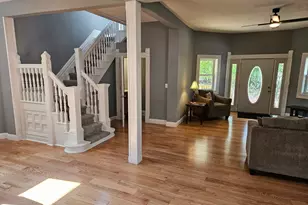 215 E Sale St, Tuscola, IL 61953 - Photo 11