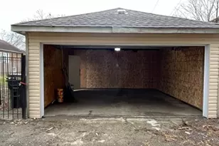 7927 S Burnham Ave, Chicago, IL 60617 - Photo 11