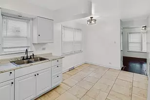 7246 S Wood St, Chicago, IL 60636 - Photo 5