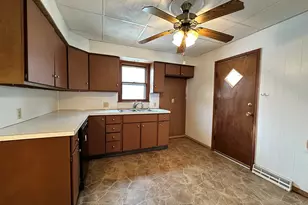 1441 S Float Ave, Freeport, IL 61032 - Photo 9