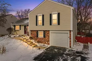 113 Wallace St, Bartlett, IL 60103 - Photo 5