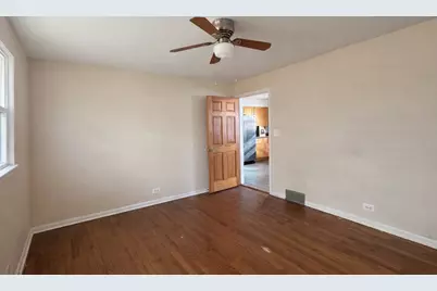7758 S Burnham Avenue, Chicago, IL 60649 - Photo 5