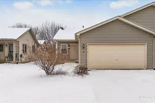 40 S Walnut Dr, North Aurora, IL 60542 - Photo 3