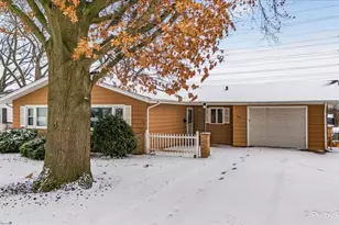 504 Princeton Dr, North Aurora, IL 60542 - Photo 3