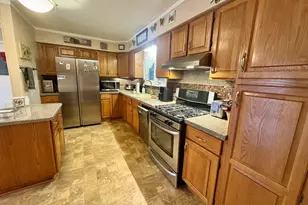 206 E Warren St, Leroy, IL 61752 - Photo 7