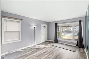 32 166th Pl, Calumet City, IL 60409 - Photo 3