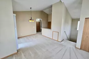 1531 Silverstone Dr, Carpentersville, IL 60110 - Photo 3