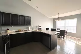 900 Windstone Ct, Lake in the Hills, IL 60156 - Photo 5