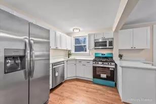 712 S 5th St, Saint Charles, IL 60174 - Photo 9