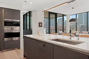 366 W Superior St, Chicago, IL 60654 - Photo 13