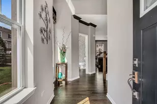 3227 N Heritage Ln, Arlington Heights, IL 60004 - Photo 3