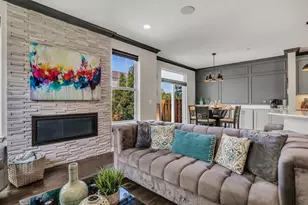 3227 N Heritage Ln, Arlington Heights, IL 60004 - Photo 9