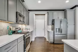 3227 N Heritage Ln, Arlington Heights, IL 60004 - Photo 17