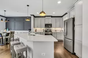 3227 N Heritage Ln, Arlington Heights, IL 60004 - Photo 15