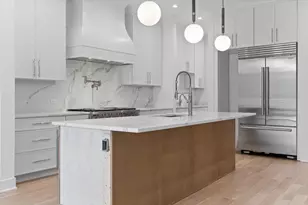 2433 W Cuyler Ave, Chicago, IL 60618 - Photo 7