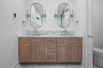 2433 W Cuyler Avenue, Chicago, IL 60618 - Photo 17