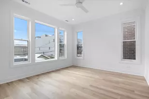 2433 W Cuyler Ave, Chicago, IL 60618 - Photo 15