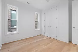 2433 W Cuyler Ave, Chicago, IL 60618 - Photo 25