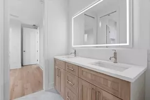 2433 W Cuyler Ave, Chicago, IL 60618 - Photo 39