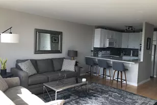 3930 N Pine Grove Ave, Chicago, IL 60613 - Photo 5