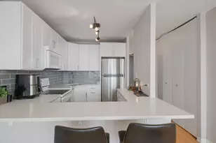 3930 N Pine Grove Ave, Chicago, IL 60613 - Photo 3