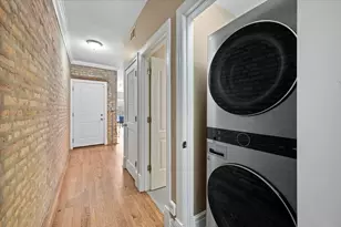 744 W Cornelia Ave, Chicago, IL 60657 - Photo 17