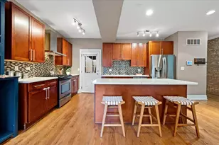 744 W Cornelia Ave, Chicago, IL 60657 - Photo 11