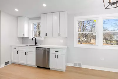 102 W Potomac Avenue, Lombard, IL 60148 - Photo 9