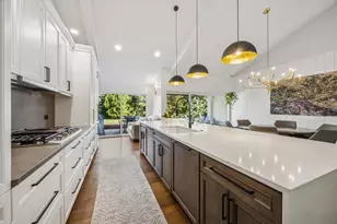 165 Briarwood N, Oak Brook, IL 60523 - Photo 9