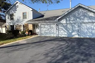 310 Oak Meadow Ct, Schaumburg, IL 60193 - Photo 1