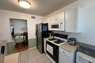 310 Oak Meadow Ct, Schaumburg, IL 60193 - Photo 5