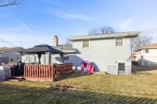 665 W Lake Manor Dr, Addison, IL 60101 - Photo 19