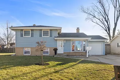 665 W Lake Manor Drive, Addison, IL 60101 - Photo 1