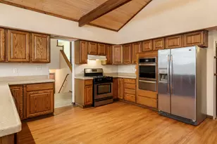 8087 Auburn Rd, Winnebago, IL 61088 - Photo 9