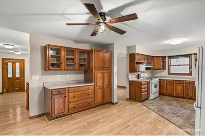 1652 Hilda Drive, Lake Holiday, IL 60548 - Photo 7